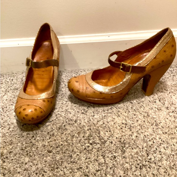 CHIE MIHARA womans size 39 / 9 Brown Ostrich Leather Mary Jane Heels Rockabilly - Picture 1 of 5